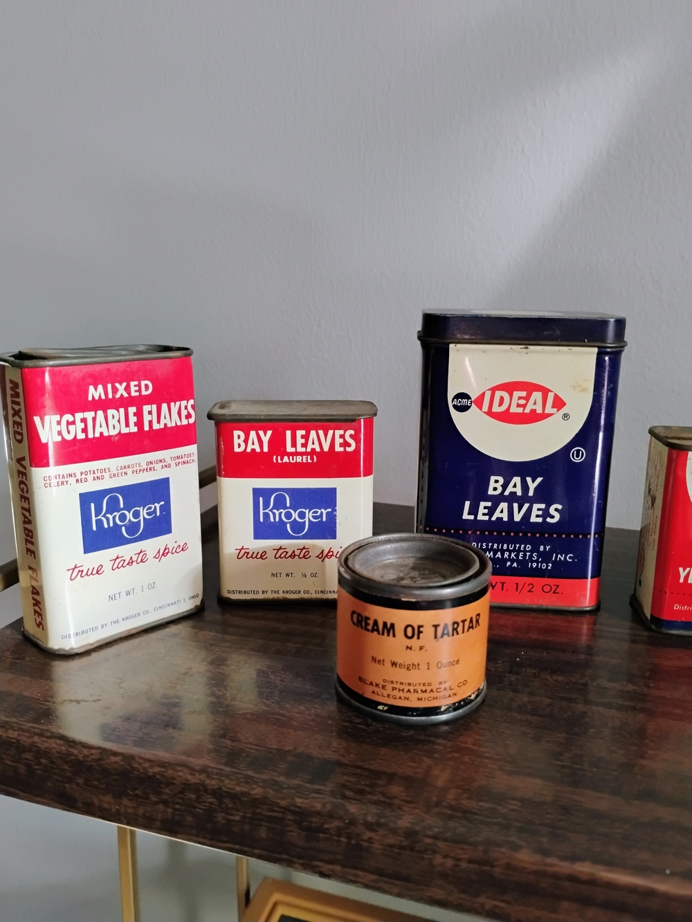 Red Bay Leaves Spice Tin - True Taste Spice